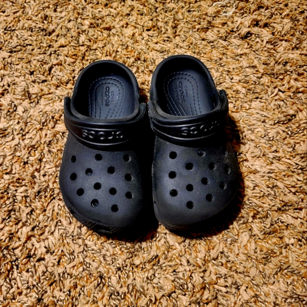 Toddler 8c Crocs
